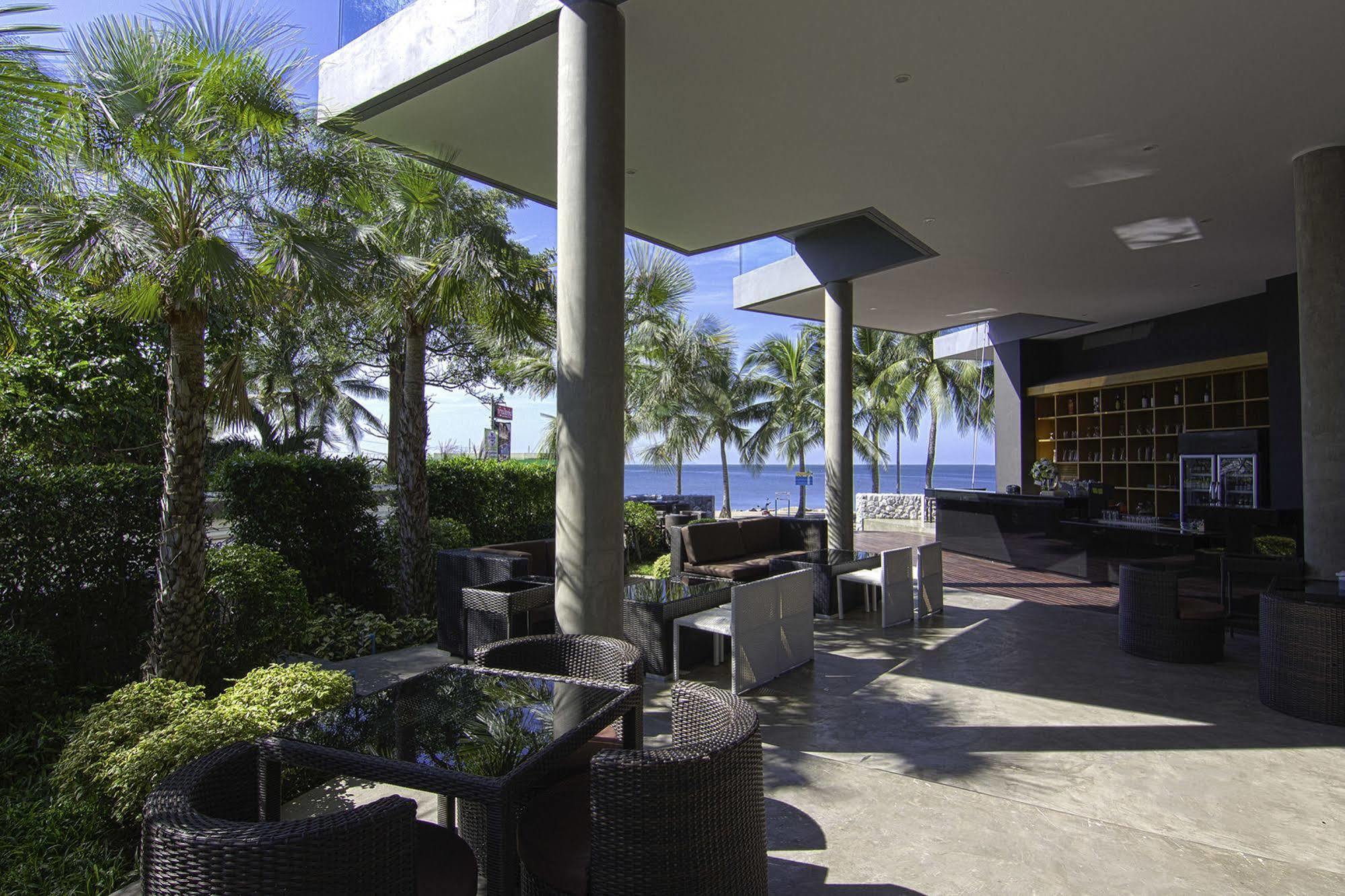 Kalm Bangsaen Hotel Exterior photo
