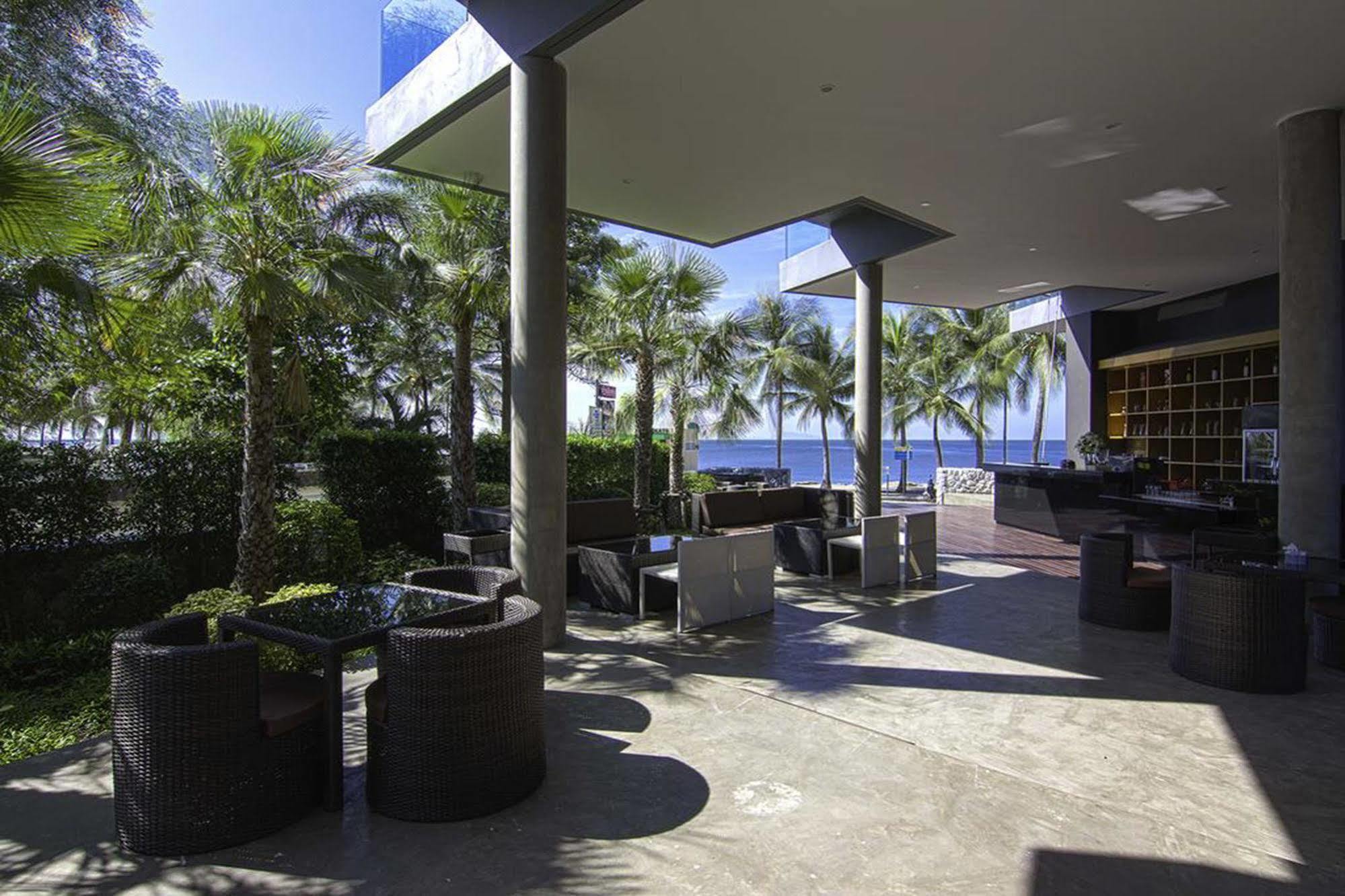 Kalm Bangsaen Hotel Exterior photo