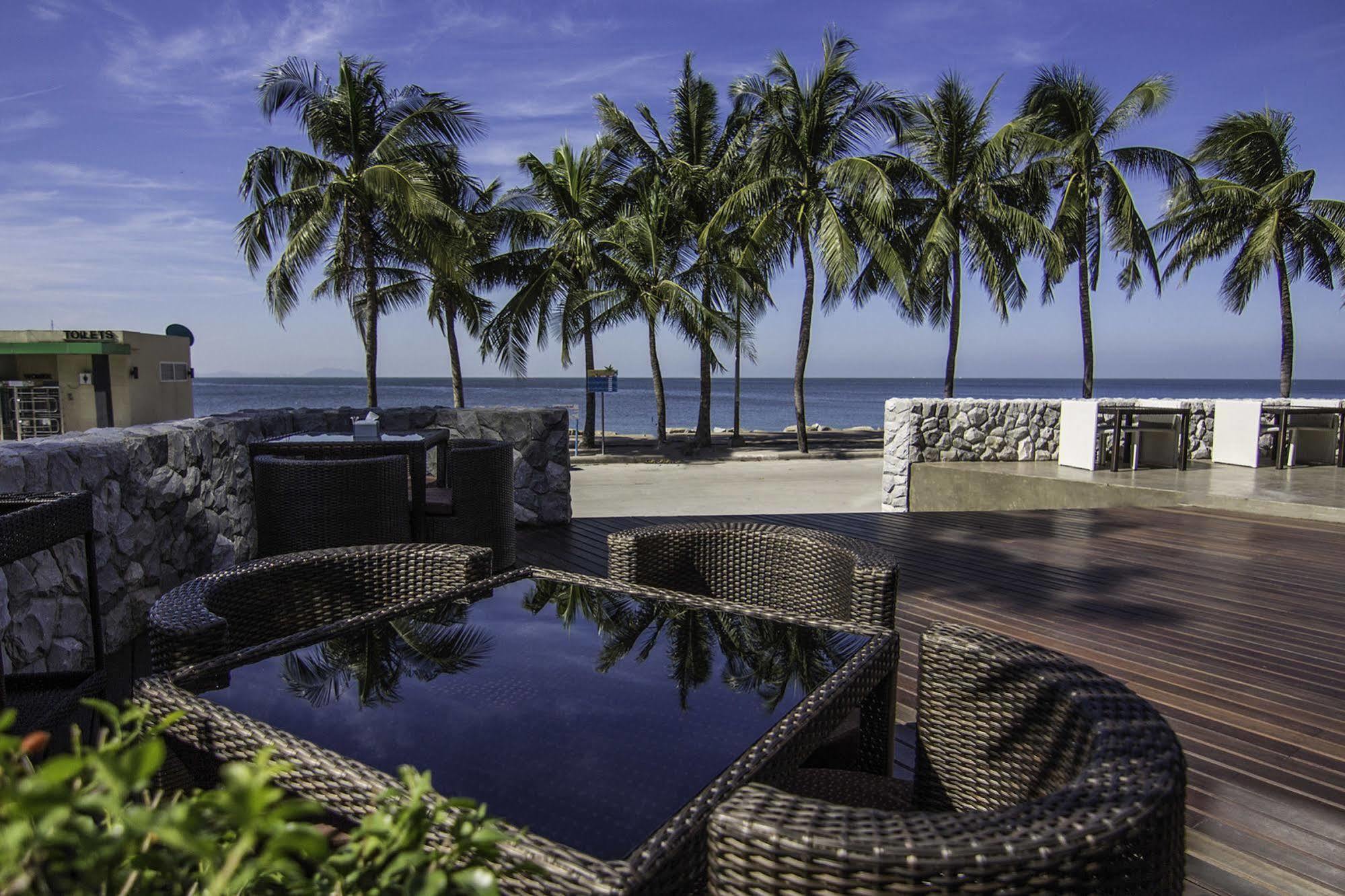 Kalm Bangsaen Hotel Exterior photo